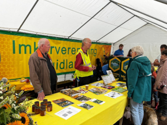De informatiekraam van de imkervereniging