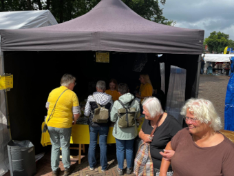 De verlotingstent van de imkervereniging