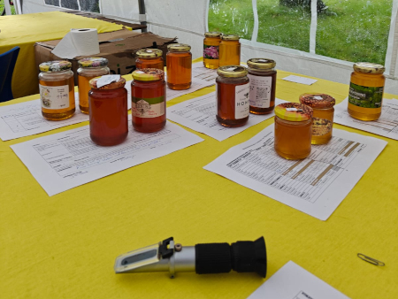 De tent van de Honingkeuringkeuring 2025
