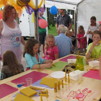 Diverse activiteiten, op de foto de Beekitzztent   (klik voor vergroting)