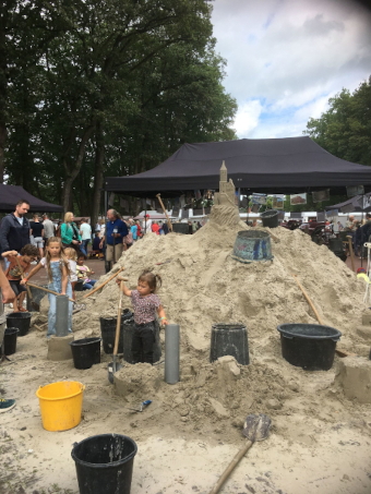 zandsculpturen maken bij Zandvorm   (klik voor vergroting)