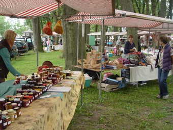 Vele verschillende producten worden op de markt aan de man gebracht   (klik voor vergroting)