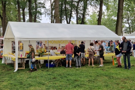 De tent van de Honingkeuringkeuring 2024