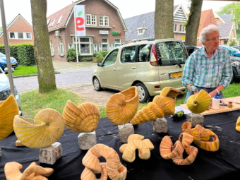 standhouder op de markt van Melk en Honing 2024   (klik voor vergroting)