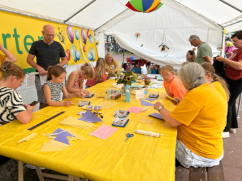 Bijkidzzztent op de markt van Melk en Honing 2024   (klik voor vergroting)