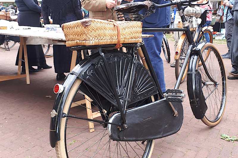 Historische fietsen van de Historische Fietsgroep 'Noord'   (klik voor vergroting)