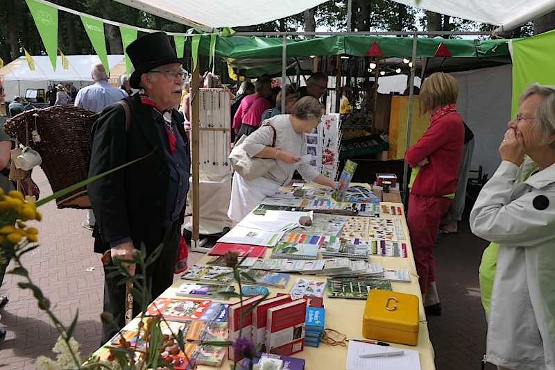 marktkramer bij de IVN   (klik voor vergroting)