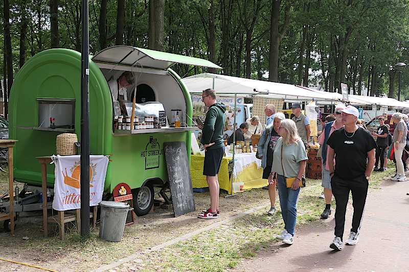 Het Streekje en VCI, Vereniging van Carnica Imkers + Hillie Freije honingverkoop   (klik voor vergroting)