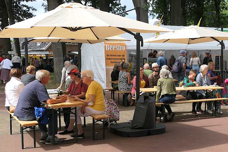 Terras voor de Beestro   (klik voor vergroting)