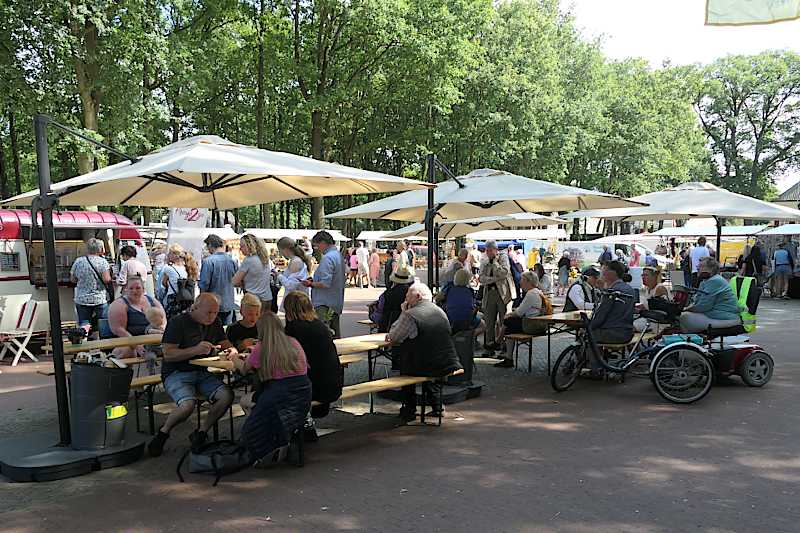 Terras voor de Beestro   (klik voor vergroting)