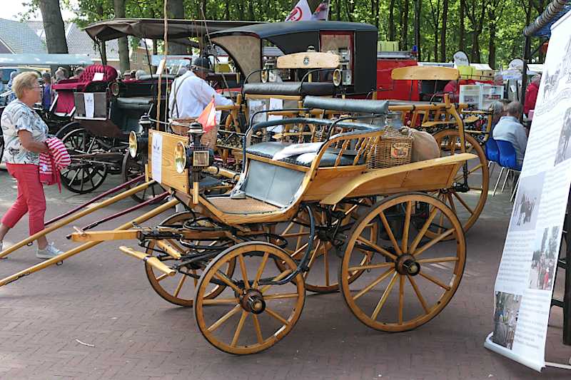 Rijtuigen van de Stichting Rijden en Glijden   (klik voor vergroting)