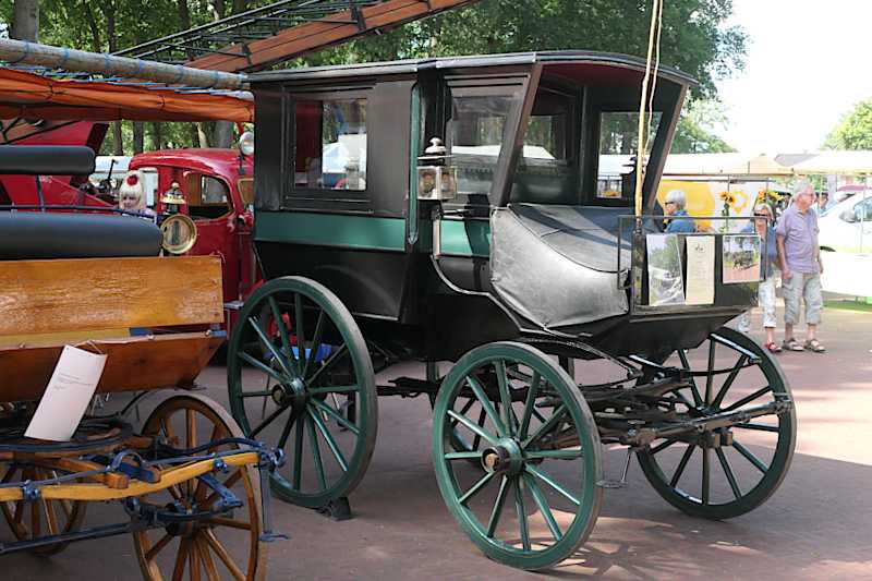 Rijtuigen van de Stichting Rijden en Glijden   (klik voor vergroting)