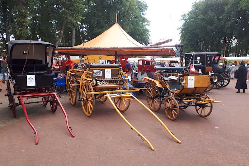 Rijtuigen van de Stichting Rijden en Glijden   (klik voor vergroting)